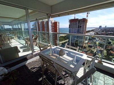 VENTA DE APARTAMENTO DE 2 DORMITORIOS EN MANSA PUNTA DEL ESTE 