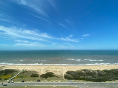 Venta de Apartamento 3 dormitorios + servicio - Playa Brava - Punta del Este