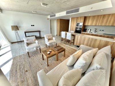 VENTA DE APARTAMENTO DE 1 DORMIORIO EN SUITE EN EDIFICIO SURFSIDE PUNTA DEL ESTE 