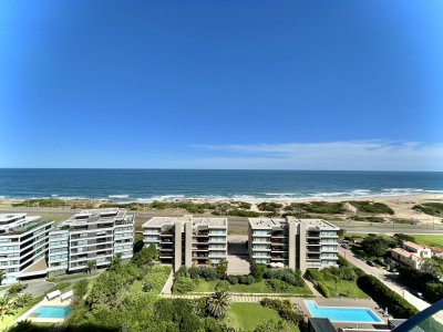 VENTA DE APARTAMENTO DE 3 DORMITORIOS EN SUITE EN EDIFICIO SURFSIDE VISTA UNICA 