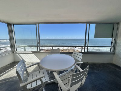 PENINSULA VENTA DE APARTAMENTO DE 2 DORMITORIOS + DEPENDENCIA PUNTA DEL ESTE