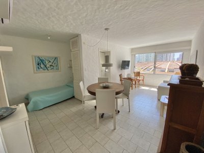 VENTA EN OPORTUNIDAD DE APARTAMENTO DE 1 DORMITORIO Y MEDIO EN PENINSULA 