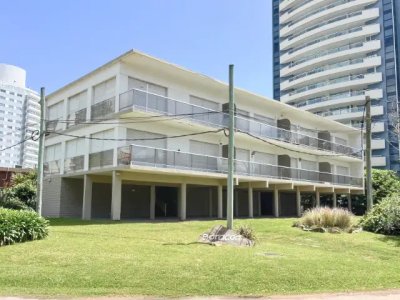 Muy lindo Departamento, en venta, 2 dormitorios, playa Brava, Punta del Este