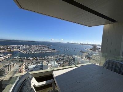 Exclusivo Apartamento Reciclado con Vista al Puerto en Punta Del Este 