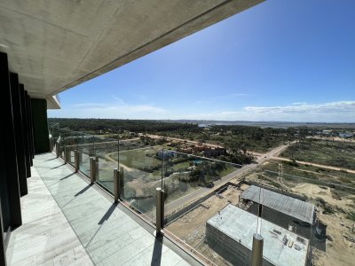 VENTA DE APARTAMENTO DE 1 DORMIORIO EN SUITE EN EDIFICIO SURFSIDE PUNTA DEL ESTE 