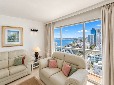 Apartamento en Venta y Alquiler, Peninsula, Punta del Este, 2 Dormitorios.