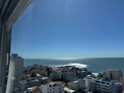 Amplio Y Luminoso Apartamento Con Las Mejores Vistas De Punta Del Este en venta