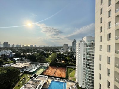 VENTA DE APARTAMENTO DE 1 DORMITORIO Y MEDIO EN EDIFICIO OCEAN DRIVE PUNTA DEL ESTE 