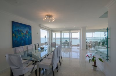 Apartamento en Venta y Alquiler, Mansa, Punta del Este, 4 Dormitorios.