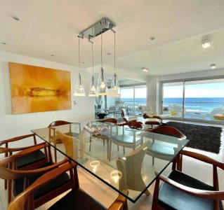 VENTA DE APARTAMENTO PENTHOUSE DE 3 DORMITORIOS Y SERVICIO FRENTE AL MAR EN BRAVA PUNTA DEL ESTE