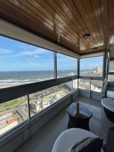 Apartamento en venta, 3 dormitorios. Primera Linea