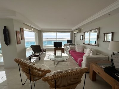 Apartamento en venta con increíble vista de Punta del Este