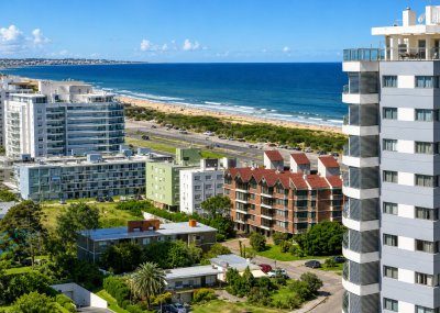 Apartamento de 3 Dormitorios en Brava, Punta del Este