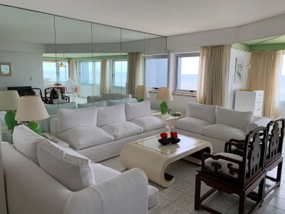 Apartamento en Venta y Alquiler, Peninsula, Punta del Este, 3 Dormitorios.