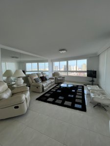 Apartamento en Venta y Alquiler, Mansa, Punta del Este, 3 Dormitorios.