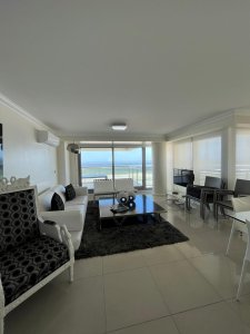 Apartamento en Alquiler Brava, Punta del Este, 3 Dormitorios.