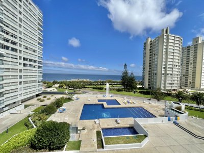 VENTA DE APARTAMENTOP DE 3 DORMITORIOS EN MANSA FRENTE AL MAR EN PUNTA DEL ESTE 