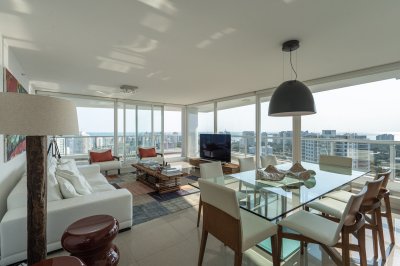 VENTA DE APARTAMENTO PENTHOUSE DE 4 SUITES EN TORRE ONE EN BRAVA PUNTA DEL ESTE