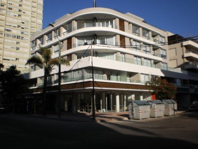 Apartamento en Venta y Alquiler, Peninsula, Punta del Este, 1 Dormitorios.
