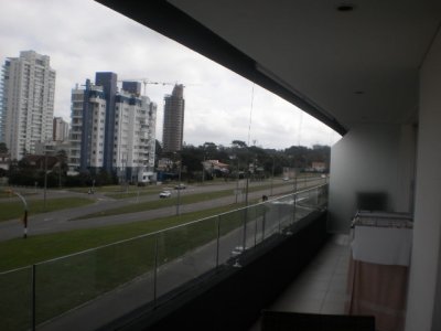 Apartamento en Venta y Alquiler, Aidy Grill, Punta del Este, 3 Dormitorios.