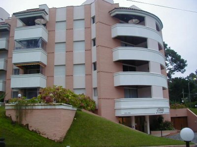 Apartamento en Venta y Alquiler, Mansa, Punta del Este, 3 Dormitorios.