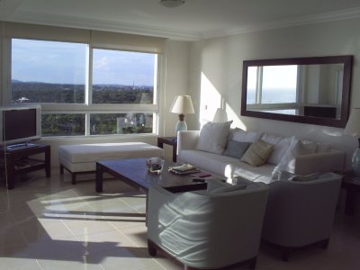 Apartamento en Venta y Alquiler, Mansa, Punta del Este, 3 Dormitorios.