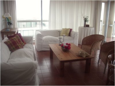 Apartamento en Venta y Alquiler, Peninsula, Punta del Este, 3 Dormitorios.