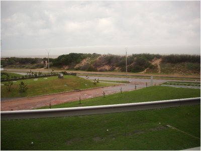 VENTA DE APARTAMENTO DE 3 SUITES FRENTE AL MAR EN EDIFICIO MARIGOT BRAVA PUNTA DEL ESTE 