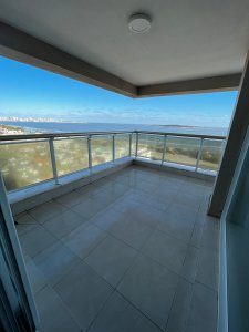 Apartamento en Venta de 3 dormitorios y servicio, Playa Mansa Punta del Este