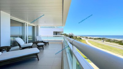 VENTA DE APARTAMENTO PENTHOUSE DE 4 DORMITORIOS EN EDIFICIO AQUALINA PUNTA DEL ESTE