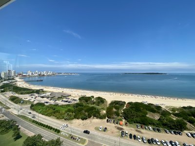 Apartamento en Venta y Alquiler, Mansa, Punta del Este, 4 Dormitorios.