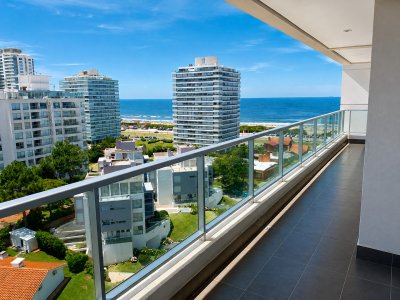 VENTA DE APARTAMENTO DE 2 DORMITORIOS EN BRAVA PUNTA DEL ESTE 