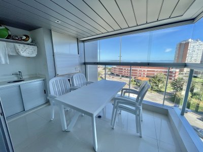 VENTA DE APARTAMENTO DE 2 DORMITORIOS EN EDIFICIO MIAMI BOULEVARD EN MANSA PUNTA DEL ESTE