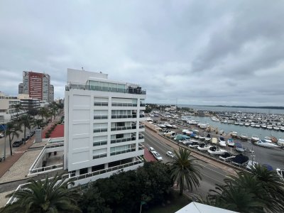 Apartamento en Venta y Alquiler, Peninsula, Punta del Este, 2 Dormitorios.