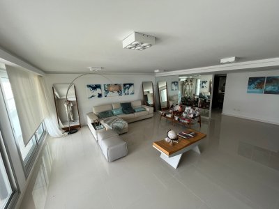 Vive la Exclusividad en el Corazón de Brava