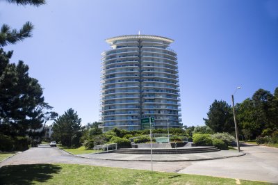 Apartamento en Venta y Alquiler, Mansa, Punta del Este, 2 Dormitorios.