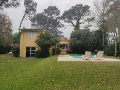 Casa en Venta y Alquiler, Mansa, Punta del Este, 5 Dormitorios.