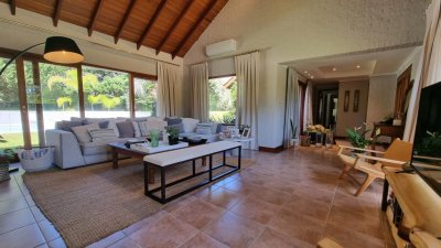 Casa en Alquiler, Beverly Hills, Punta del Este, 5 Dormitorios.