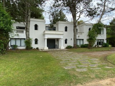 Casa en Venta y Alquiler, Rincón del Indio, Punta del Este, 4 Dormitorios.