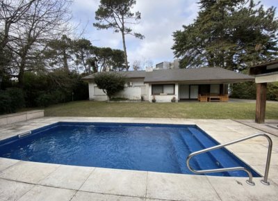 Casa de 4 dormitorios a la venta , , Punta del Este, 3 Dormitorios.