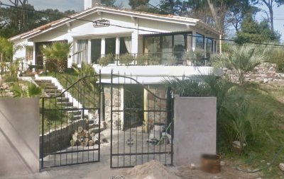 Casa en Venta y Alquiler, Bo. Cordoba, Maldonado, 12 Dormitorios.