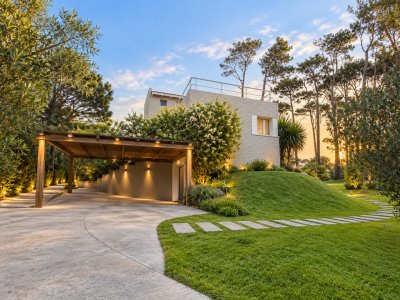 Casa en Venta y Alquiler, Laguna Blanca, La Barra, 5 Dormitorios.
