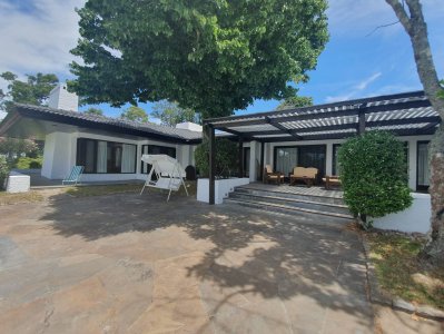 Venta Casa 6 suites en Punta Ballena