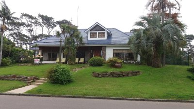 VENTA DE CASA EN PUNTA DEL ESTE , MANSA 
