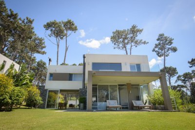 Hemosa Casa en Barrio Cerrado