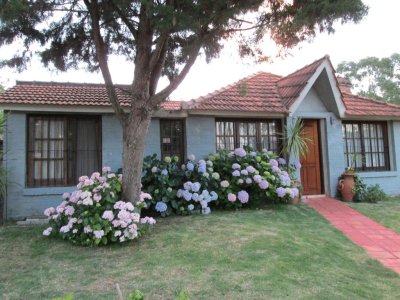 VENTA DE CASA DE 3 DORMITORIOS EN JARDINES DE CORDOBA PUNTA DEL ESTE 