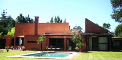 Excelente casa, ideal para vivir todo el año.