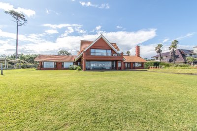 Hermosa casa primera linea