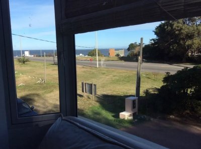VENTA DE CASA DE 3 DORMITORIOS CON VISTA AL MAR EN PINARES PUNTA DEL ESTE 