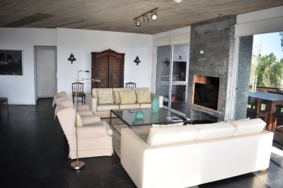 Preciosa casa en venta con vista al mar - Manantiales 